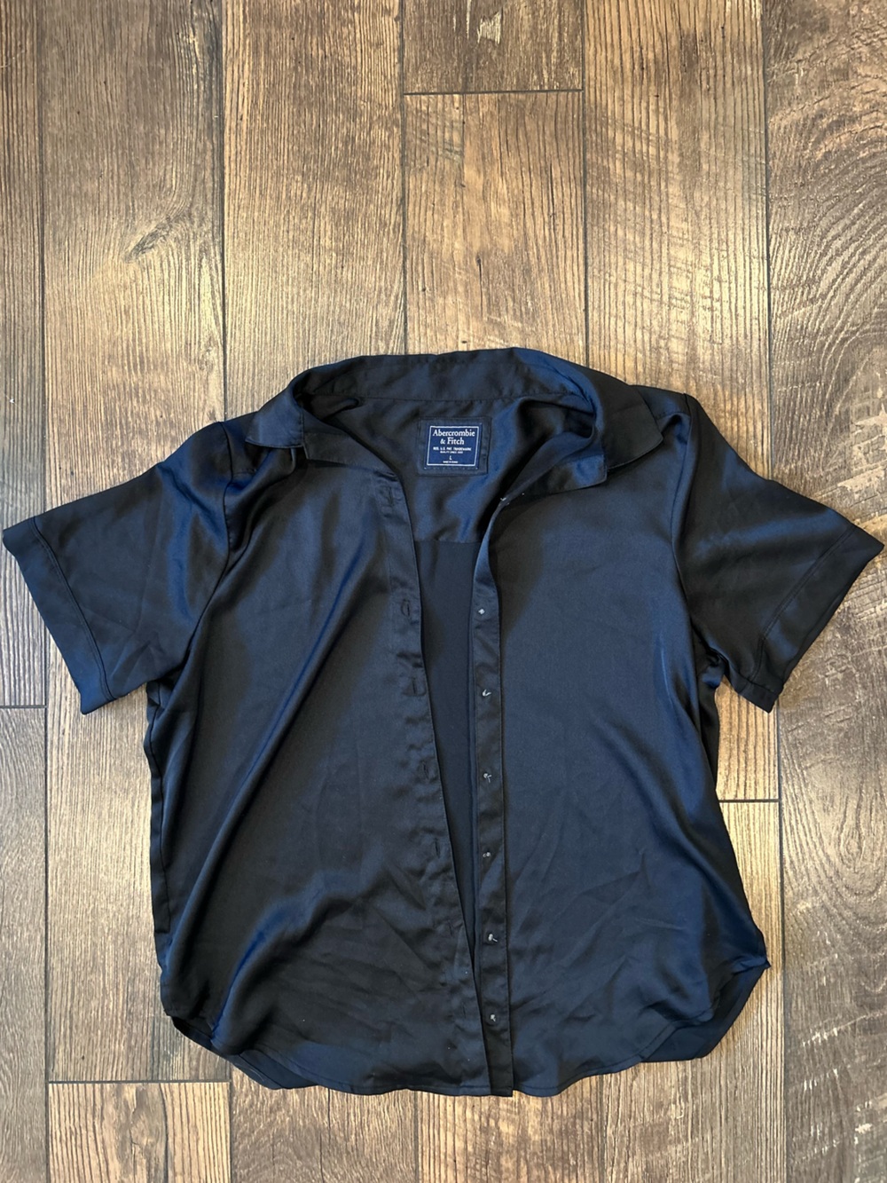 Abercrombie & Fitch Black Satin Short-Sleeve Button Down Shirt